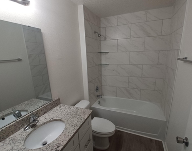 908 W 9th Street - Photo Thumbnail 14
