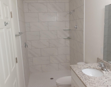 908 W 9th Street - Photo Thumbnail 9