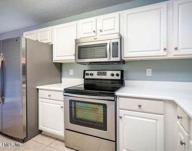 7820 Deerwood Point Court - Photo Thumbnail 8