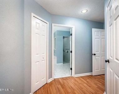 7820 Deerwood Point Court - Photo Thumbnail 18