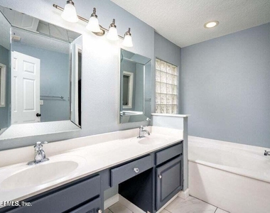 7820 Deerwood Point Court - Photo Thumbnail 19