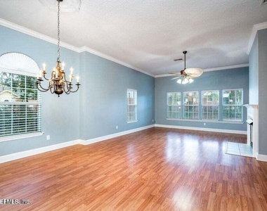 7820 Deerwood Point Court - Photo Thumbnail 9
