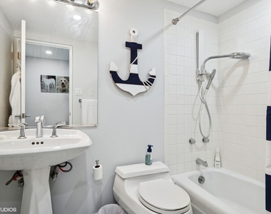 175 E Delaware Place - Photo Thumbnail 18