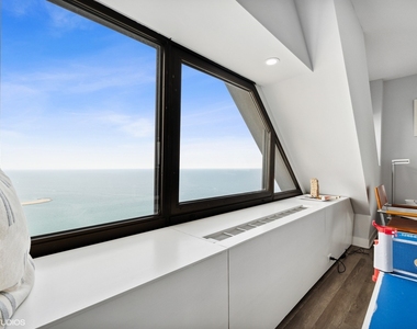 175 E Delaware Place - Photo Thumbnail 13