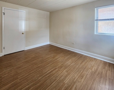 5741 W 35th Street - Photo Thumbnail 4
