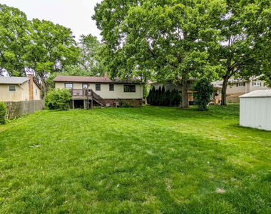 11 Marquette Place - Photo Thumbnail 17