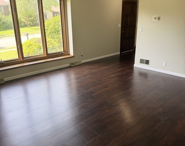 4810 Eastwood Court - Photo Thumbnail 2