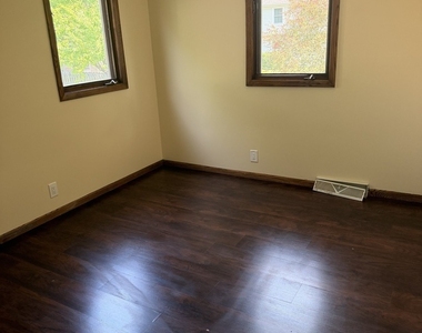 4810 Eastwood Court - Photo Thumbnail 17