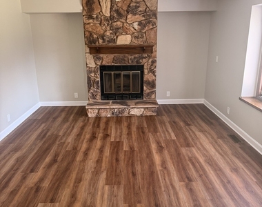 4810 Eastwood Court - Photo Thumbnail 4