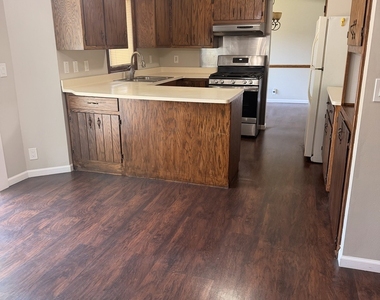 4810 Eastwood Court - Photo Thumbnail 7