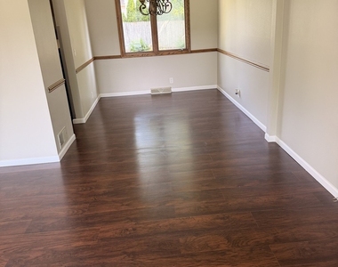 4810 Eastwood Court - Photo Thumbnail 3