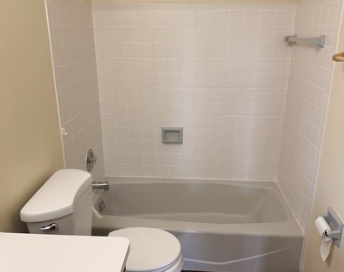 4810 Eastwood Court - Photo Thumbnail 15