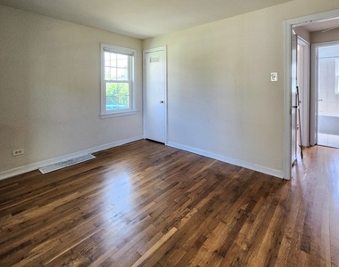 4231 W Nelson Street - Photo Thumbnail 9
