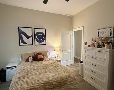 854 W George Street - Photo Thumbnail 17