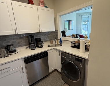 854 W George Street - Photo Thumbnail 5