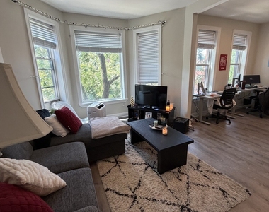 854 W George Street - Photo Thumbnail 10
