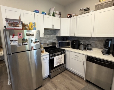 854 W George Street - Photo Thumbnail 4