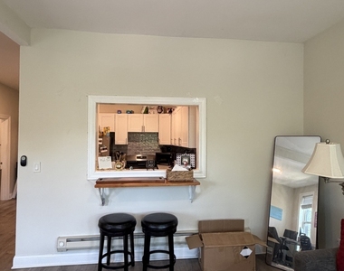 854 W George Street - Photo Thumbnail 13