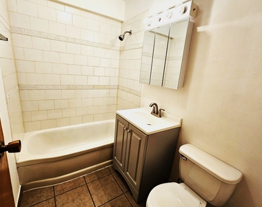 5906 N Sheridan Road - Photo Thumbnail 3