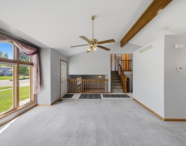 752 Rosanne Street - Photo Thumbnail 6