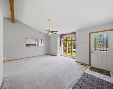 752 Rosanne Street - Photo Thumbnail 9