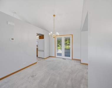 752 Rosanne Street - Photo Thumbnail 13