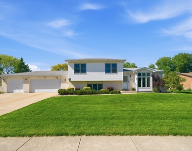 752 Rosanne Street - Photo Thumbnail 1