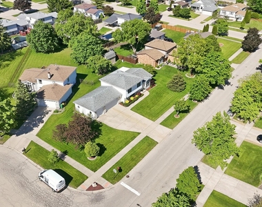 752 Rosanne Street - Photo Thumbnail 31