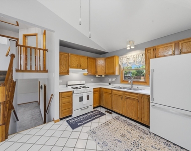 752 Rosanne Street - Photo Thumbnail 17