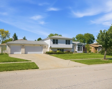 752 Rosanne Street - Photo Thumbnail 4