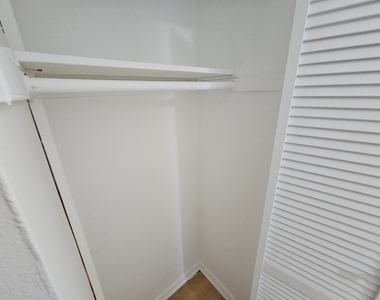 5906 N Sheridan Road - Photo Thumbnail 6