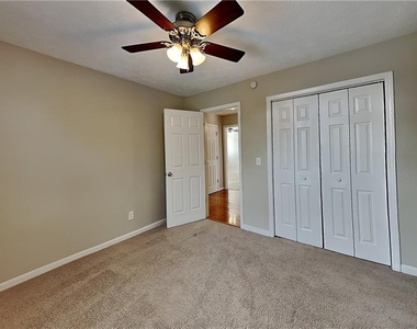 37 Christopher Drive - Photo Thumbnail 9