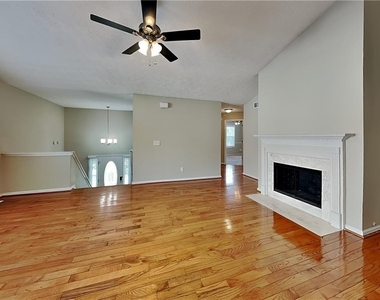 37 Christopher Drive - Photo Thumbnail 1