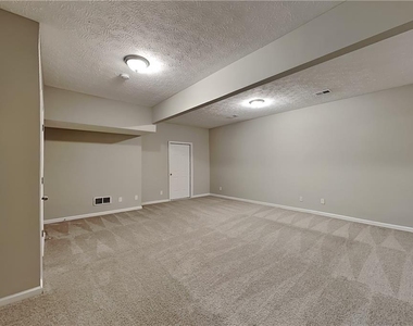 37 Christopher Drive - Photo Thumbnail 14