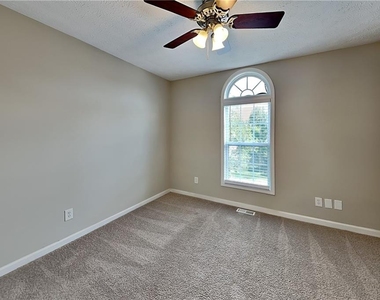 37 Christopher Drive - Photo Thumbnail 10