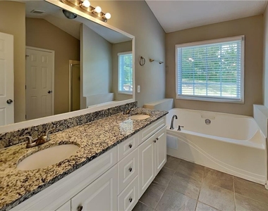 37 Christopher Drive - Photo Thumbnail 7