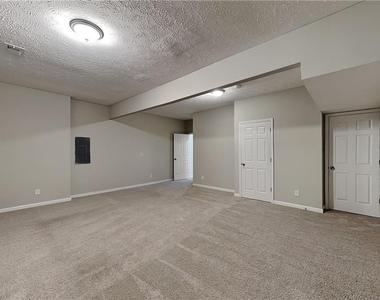 37 Christopher Drive - Photo Thumbnail 15