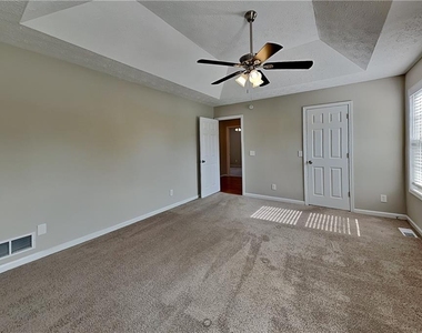 37 Christopher Drive - Photo Thumbnail 6