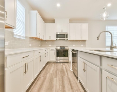 2630 Whistler Way Ne - Photo Thumbnail 8