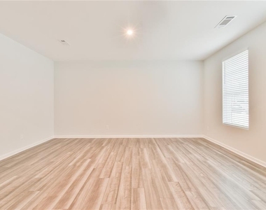 2630 Whistler Way Ne - Photo Thumbnail 2