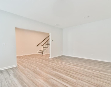 2630 Whistler Way Ne - Photo Thumbnail 4