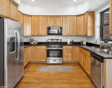 3316 N Halsted Street - Photo Thumbnail 3