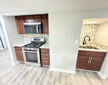 2415 N Hamlin Avenue - Photo Thumbnail 1