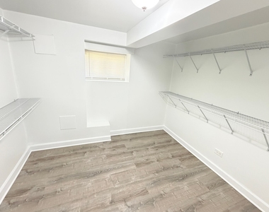 2415 N Hamlin Avenue - Photo Thumbnail 8