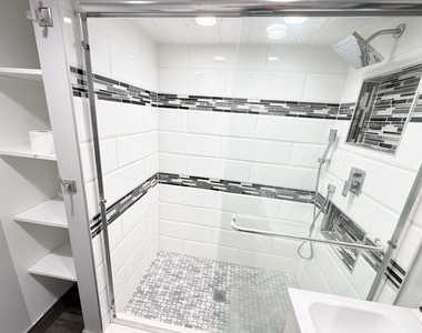 2415 N Hamlin Avenue - Photo Thumbnail 12