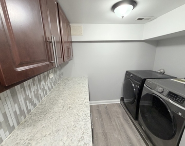 2415 N Hamlin Avenue - Photo Thumbnail 13