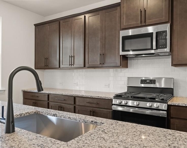 312 Cornett Way - Photo Thumbnail 4