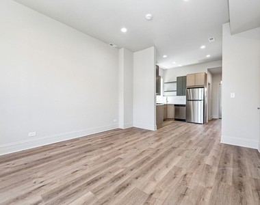 1238 N Artesian Avenue - Photo Thumbnail 10