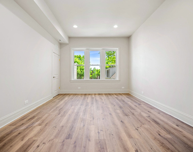 1238 N Artesian Avenue - Photo Thumbnail 9