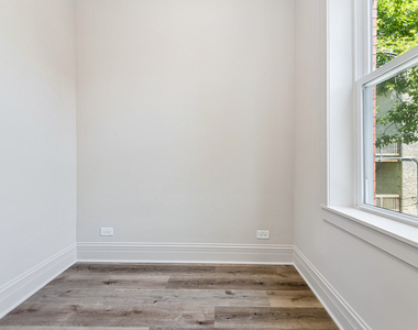1238 N Artesian Avenue - Photo Thumbnail 14
